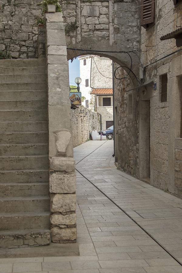 Apartment Old Town Umago Esterno foto
